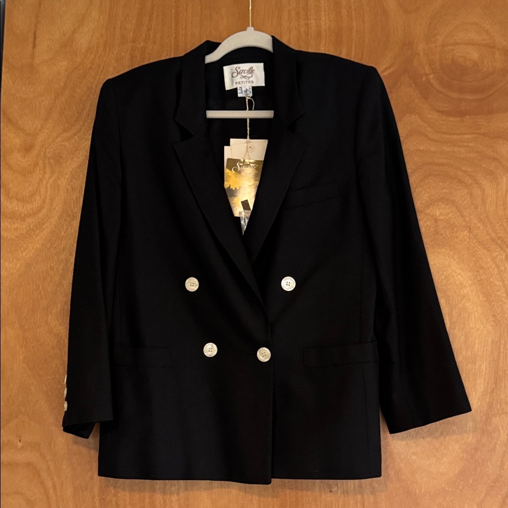 Chic Black Double-Breasted Blazer - Picture 10 of 10